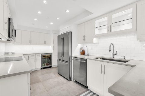 Condo in Hillsboro Beach, Florida, 2 bedrooms  № 2083685 - photo 11