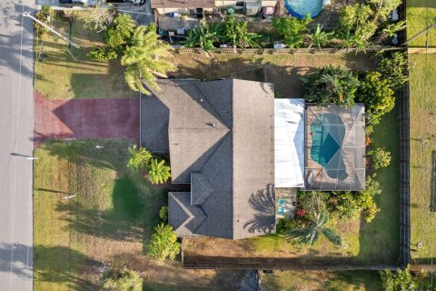 Villa ou maison à louer à Port St. Lucie, Floride: 3 chambres, 136.57 m2 № 2274529 - photo 2