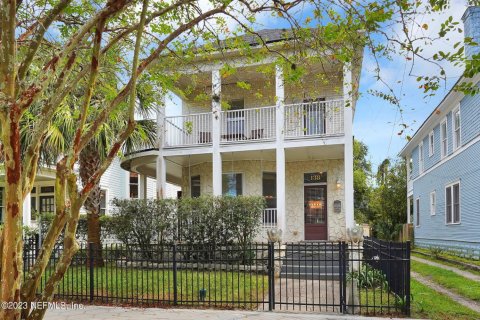 House in Jacksonville, Florida 4 bedrooms, 206.8 sq.m. № 778285 - photo 1