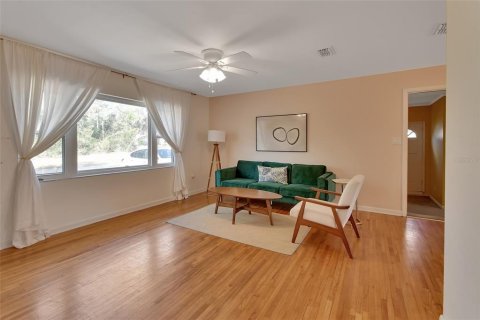 House in DeLand, Florida 3 bedrooms, 142.23 sq.m. № 1523884 - photo 4