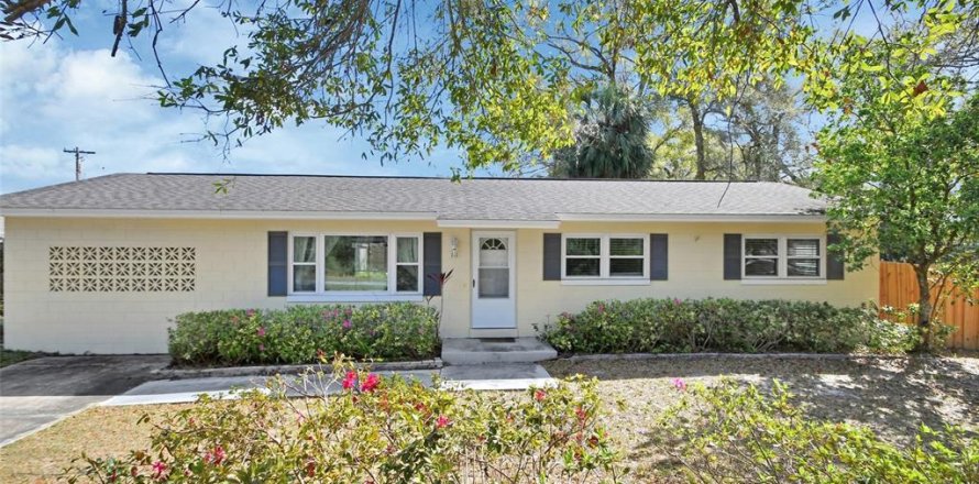 House in DeLand, Florida 3 bedrooms, 142.23 sq.m. № 1523884