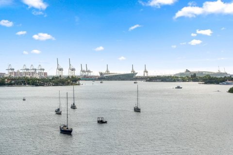 Condo in Miami Beach, Florida, 2 bedrooms  № 2035211