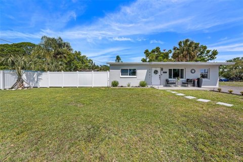 House in Saint Petersburg, Florida 3 bedrooms, 96.43 sq.m. № 1585483 - photo 2