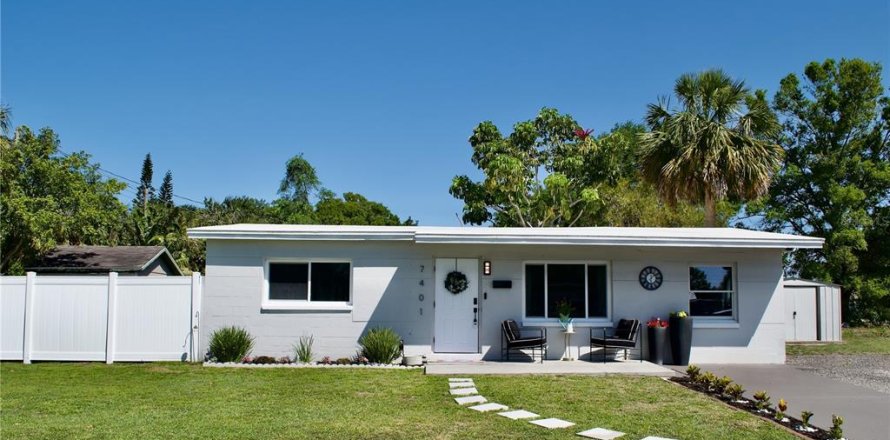House in Saint Petersburg, Florida 3 bedrooms, 96.43 sq.m. № 1585483