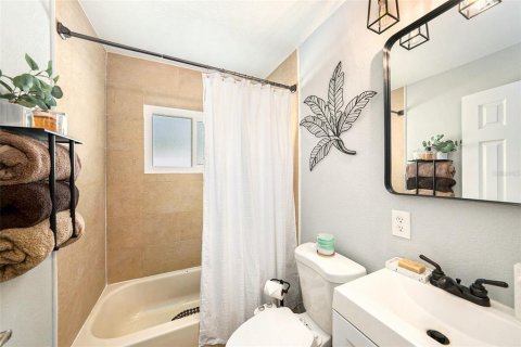 House in Saint Petersburg, Florida 3 bedrooms, 96.43 sq.m. № 1585483 - photo 21
