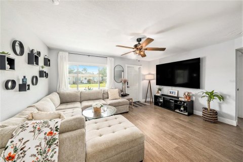 House in Saint Petersburg, Florida 3 bedrooms, 96.43 sq.m. № 1585483 - photo 7