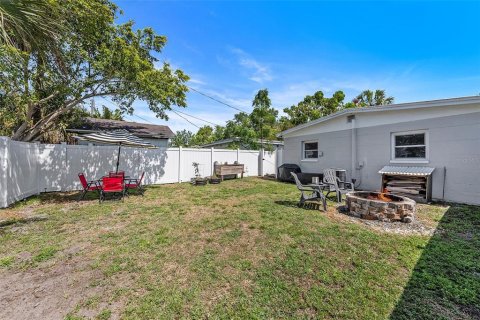 House in Saint Petersburg, Florida 3 bedrooms, 96.43 sq.m. № 1585483 - photo 24