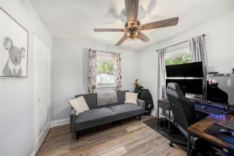 House in Saint Petersburg, Florida 3 bedrooms, 96.43 sq.m. № 1585483 - photo 20