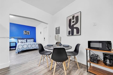 Снять в аренду квартиру в Майами, Флорида 994.05м2, № 1992643 - фото 1