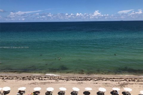Condominio en alquiler en Hallandale Beach, Florida, 1 dormitorio, 80.92 m2 № 2016961 - foto 30
