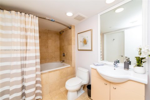 Condominio en alquiler en Hallandale Beach, Florida, 1 dormitorio, 80.92 m2 № 2016961 - foto 16