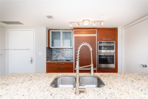 Condominio en alquiler en Hallandale Beach, Florida, 1 dormitorio, 80.92 m2 № 2016961 - foto 19