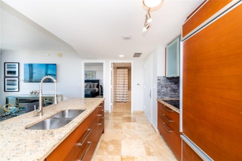 Condominio en alquiler en Hallandale Beach, Florida, 1 dormitorio, 80.92 m2 № 2016961 - foto 21