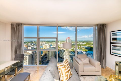 Condominio en alquiler en Hallandale Beach, Florida, 1 dormitorio, 80.92 m2 № 2016961 - foto 8
