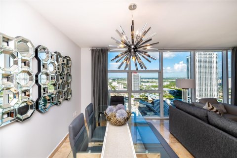 Condominio en alquiler en Hallandale Beach, Florida, 1 dormitorio, 80.92 m2 № 2016961 - foto 13
