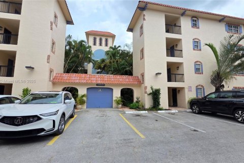 Снять в аренду кондоминиум в Форт-Лодердейл, Флорида 2 спальни, 98.1м2, № 1955559 - фото 1