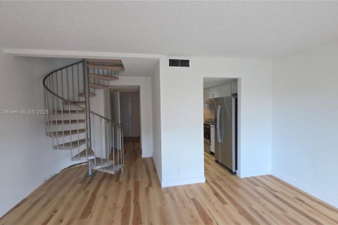 Снять в аренду кондоминиум в Форт-Лодердейл, Флорида 2 спальни, 98.1м2, № 1955559 - фото 3