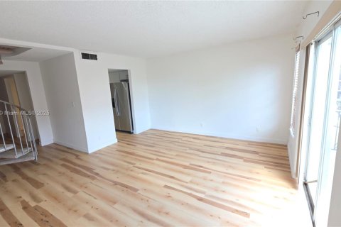 Снять в аренду кондоминиум в Форт-Лодердейл, Флорида 2 спальни, 98.1м2, № 1955559 - фото 7