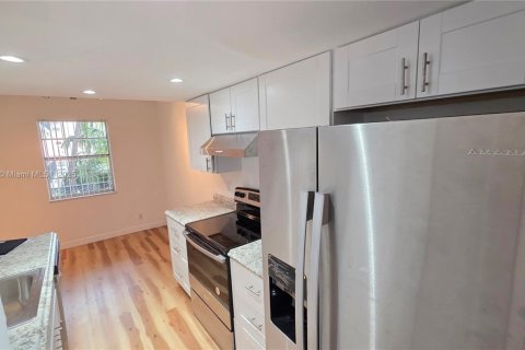 Снять в аренду кондоминиум в Форт-Лодердейл, Флорида 2 спальни, 98.1м2, № 1955559 - фото 8