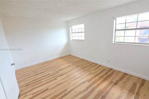 Снять в аренду кондоминиум в Форт-Лодердейл, Флорида 2 спальни, 98.1м2, № 1955559 - фото 4