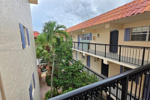 Снять в аренду кондоминиум в Форт-Лодердейл, Флорида 2 спальни, 98.1м2, № 1955559 - фото 9