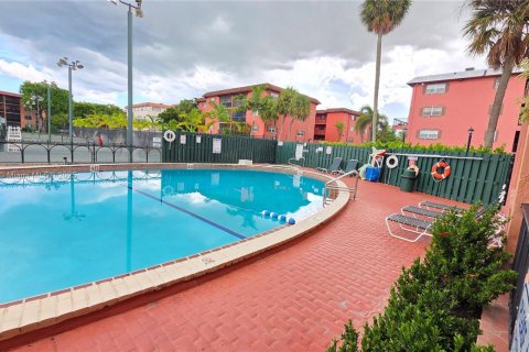 Снять в аренду кондоминиум в Форт-Лодердейл, Флорида 2 спальни, 98.1м2, № 1955559 - фото 11