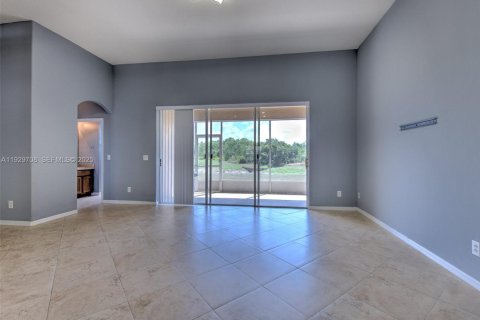 Купить виллу или дом в Ривервью, Флорида 4 спальни, 217.11м2, № 1989150 - фото 12