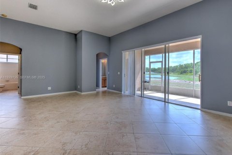 Купить виллу или дом в Ривервью, Флорида 4 спальни, 217.11м2, № 1989150 - фото 13