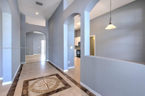 Купить виллу или дом в Ривервью, Флорида 4 спальни, 217.11м2, № 1989150 - фото 8