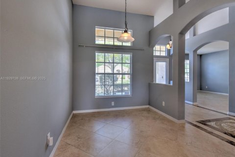 Купить виллу или дом в Ривервью, Флорида 4 спальни, 217.11м2, № 1989150 - фото 25