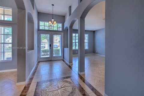 Купить виллу или дом в Ривервью, Флорида 4 спальни, 217.11м2, № 1989150 - фото 9
