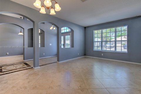 Купить виллу или дом в Ривервью, Флорида 4 спальни, 217.11м2, № 1989150 - фото 10