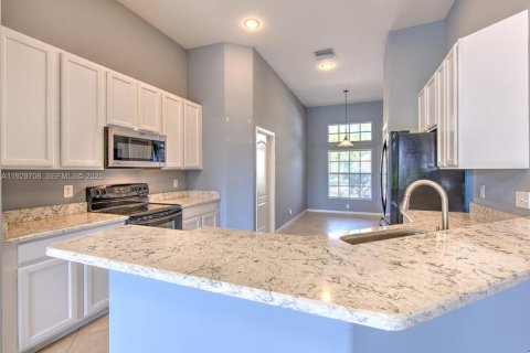Купить виллу или дом в Ривервью, Флорида 4 спальни, 217.11м2, № 1989150 - фото 18