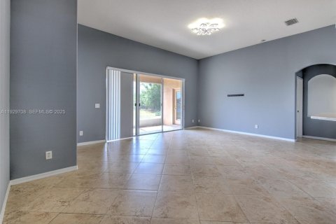 Купить виллу или дом в Ривервью, Флорида 4 спальни, 217.11м2, № 1989150 - фото 14