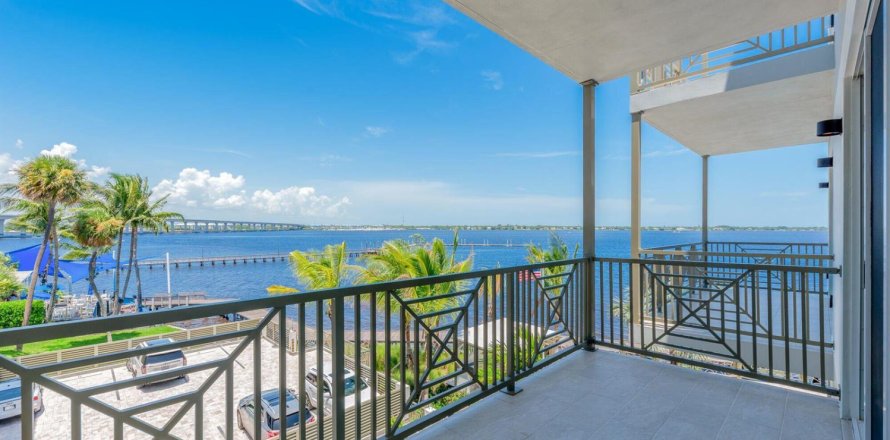 Condo in Stuart, Florida, 1 bedroom  № 2177627