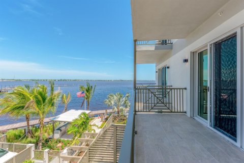 Condo in Stuart, Florida, 1 bedroom  № 2177627 - photo 16