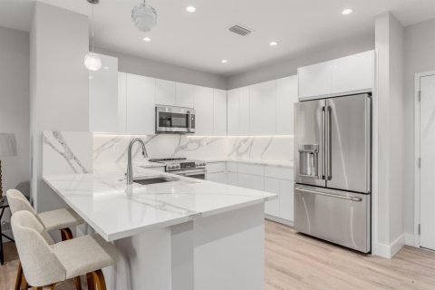 Condo in Stuart, Florida, 1 bedroom  № 2177627 - photo 11
