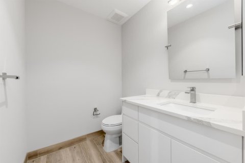 Condo in Stuart, Florida, 1 bedroom  № 2177627 - photo 15