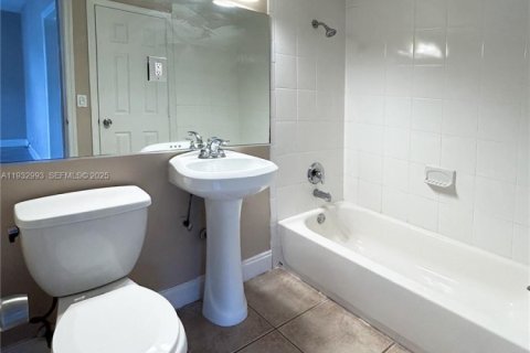 Снять в аренду квартиру в Форт-Лодердейл, Флорида 1 спальня, 46.45м2, № 1991799 - фото 9