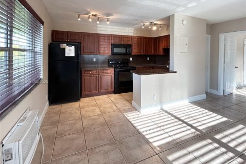 Снять в аренду квартиру в Форт-Лодердейл, Флорида 1 спальня, 46.45м2, № 1991799 - фото 2