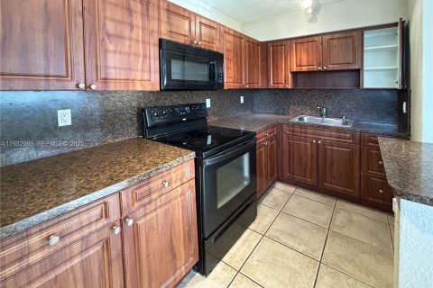 Снять в аренду квартиру в Форт-Лодердейл, Флорида 1 спальня, 46.45м2, № 1991799 - фото 1