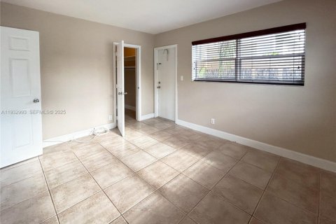 Снять в аренду квартиру в Форт-Лодердейл, Флорида 1 спальня, 46.45м2, № 1991799 - фото 7