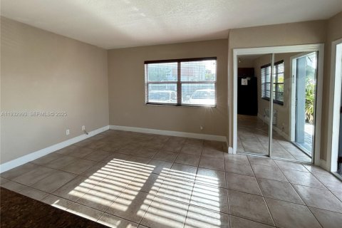 Снять в аренду квартиру в Форт-Лодердейл, Флорида 1 спальня, 46.45м2, № 1991799 - фото 4