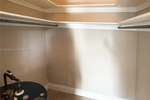 Снять в аренду квартиру в Форт-Лодердейл, Флорида 1 спальня, 46.45м2, № 1991799 - фото 6