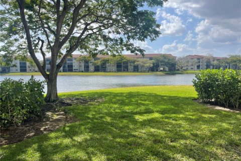 Copropriété à vendre à Pembroke Pines, Floride: 2 chambres, 112.13 m2 № 1713982 - photo 30