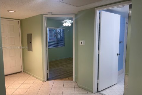 Copropriété à vendre à Pembroke Pines, Floride: 2 chambres, 112.13 m2 № 1713982 - photo 26