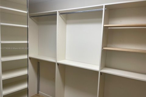 Copropriété à vendre à Pembroke Pines, Floride: 2 chambres, 112.13 m2 № 1713982 - photo 16