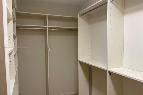 Copropriété à vendre à Pembroke Pines, Floride: 2 chambres, 112.13 m2 № 1713982 - photo 15