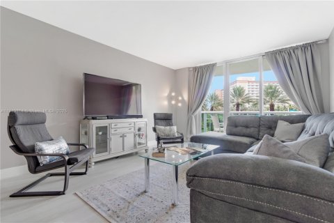 Condo in Sunny Isles Beach, Florida, 2 bedrooms  № 1702390 - photo 20