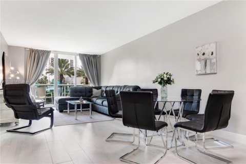 Condo in Sunny Isles Beach, Florida, 2 bedrooms  № 1702390 - photo 6